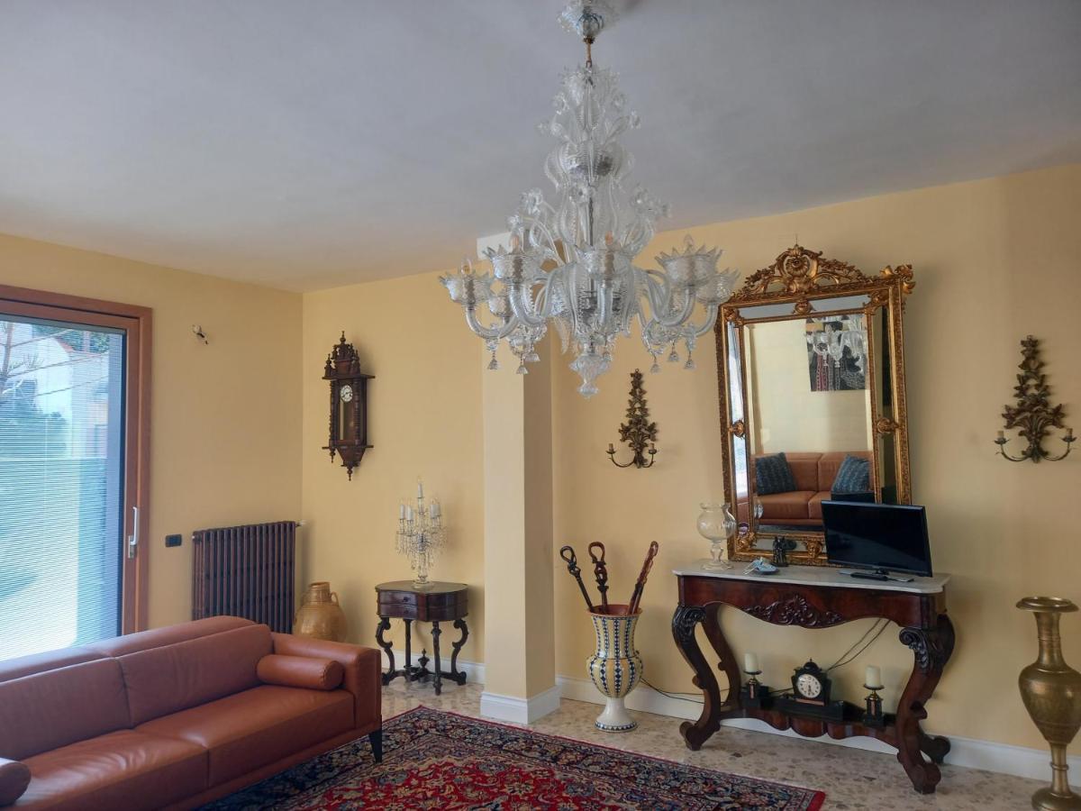 Confortevole Bari Esterno foto