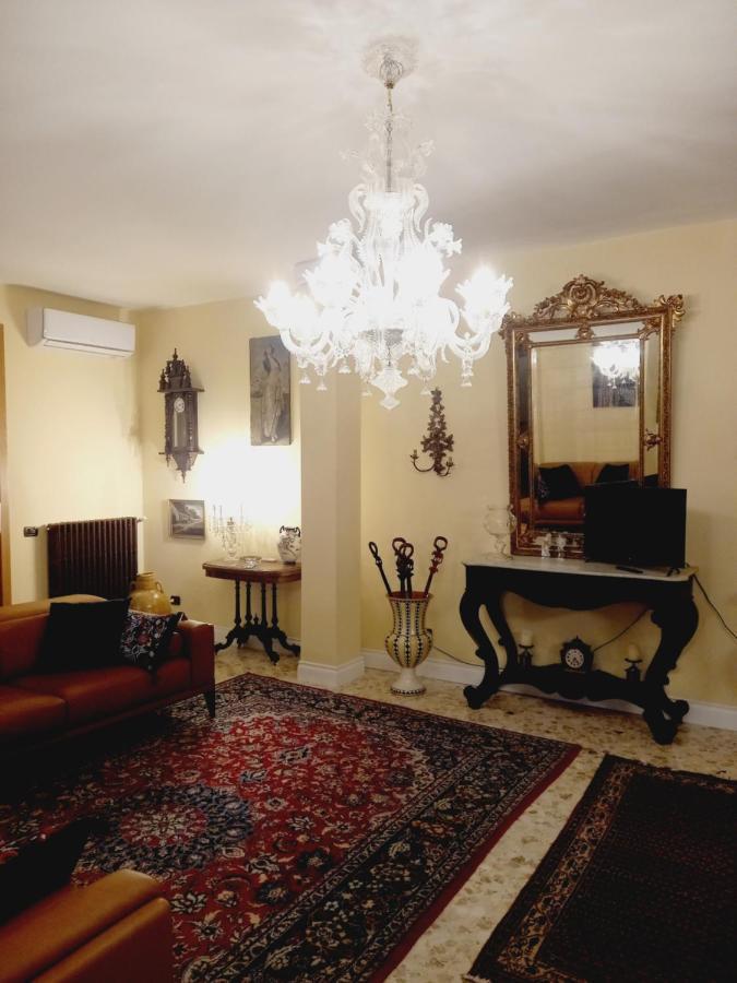 Confortevole Bari Esterno foto