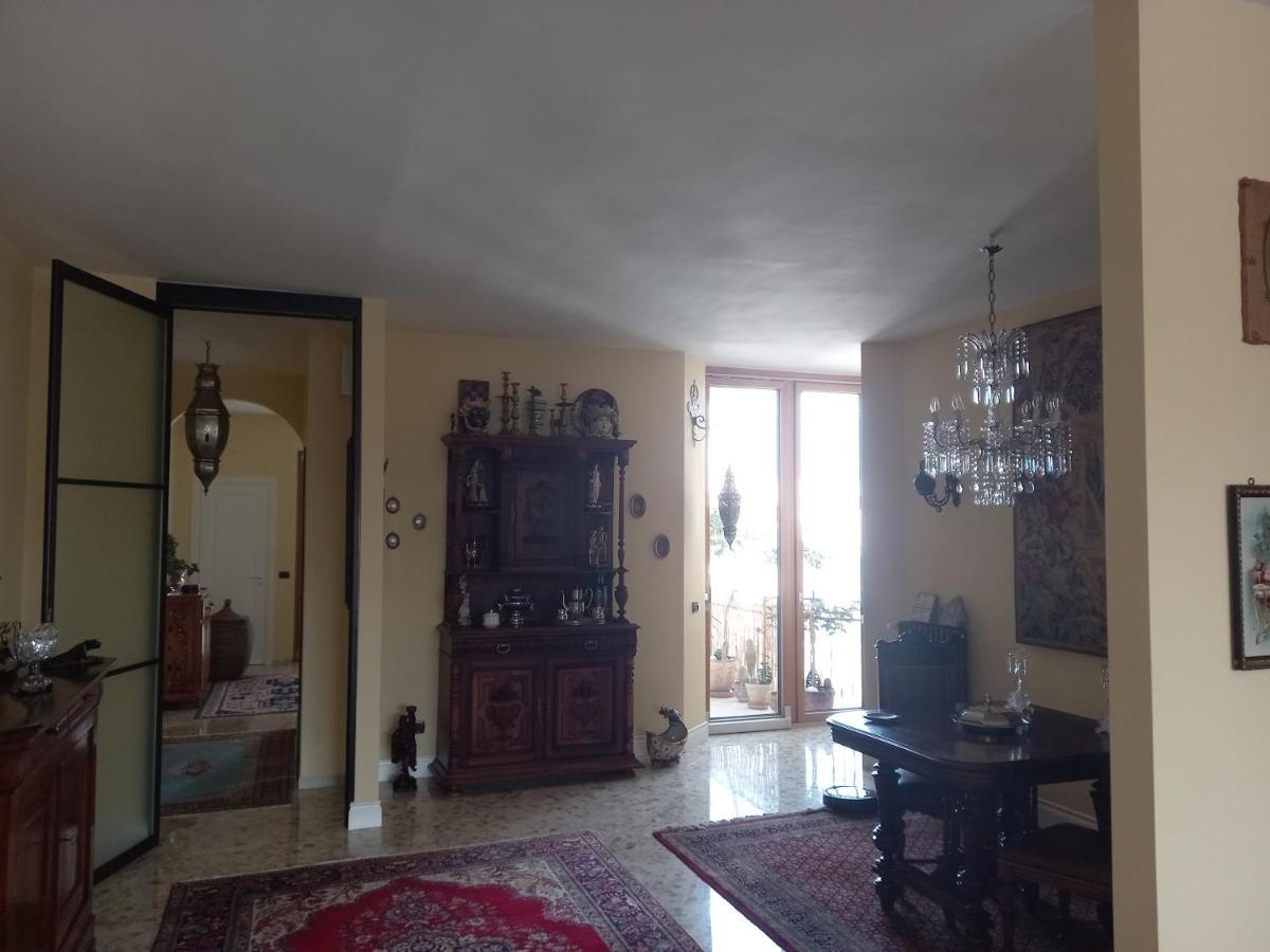 Confortevole Bari Esterno foto