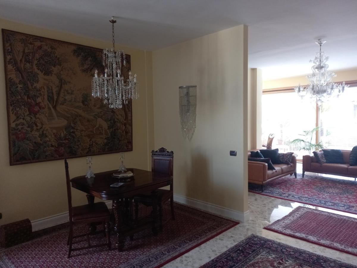 Confortevole Bari Esterno foto