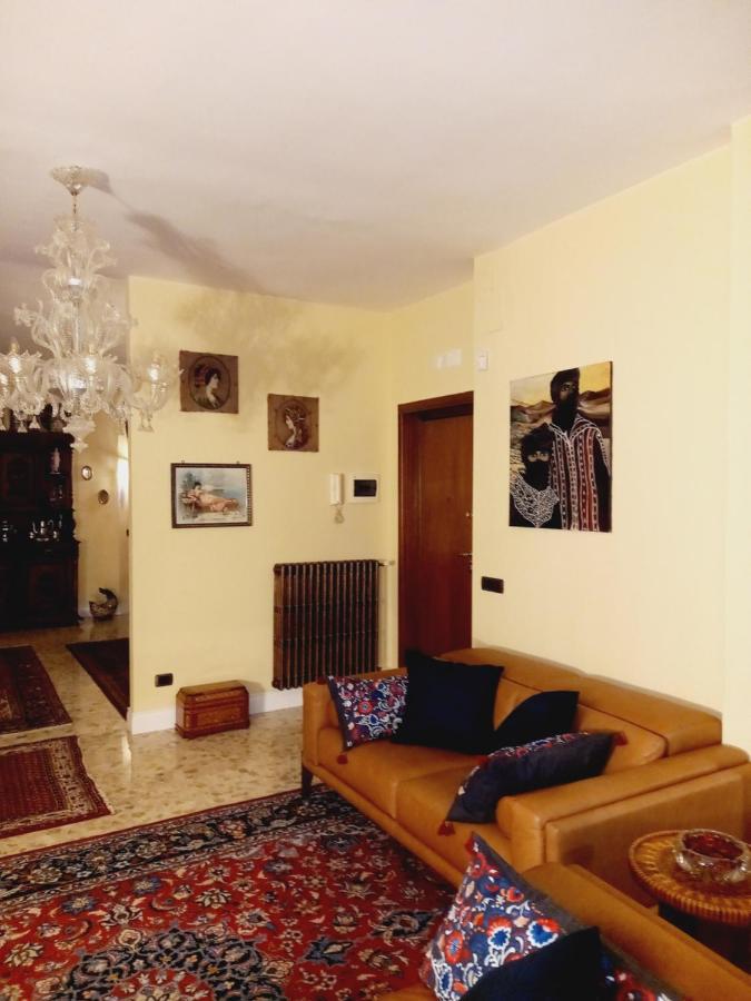 Confortevole Bari Esterno foto