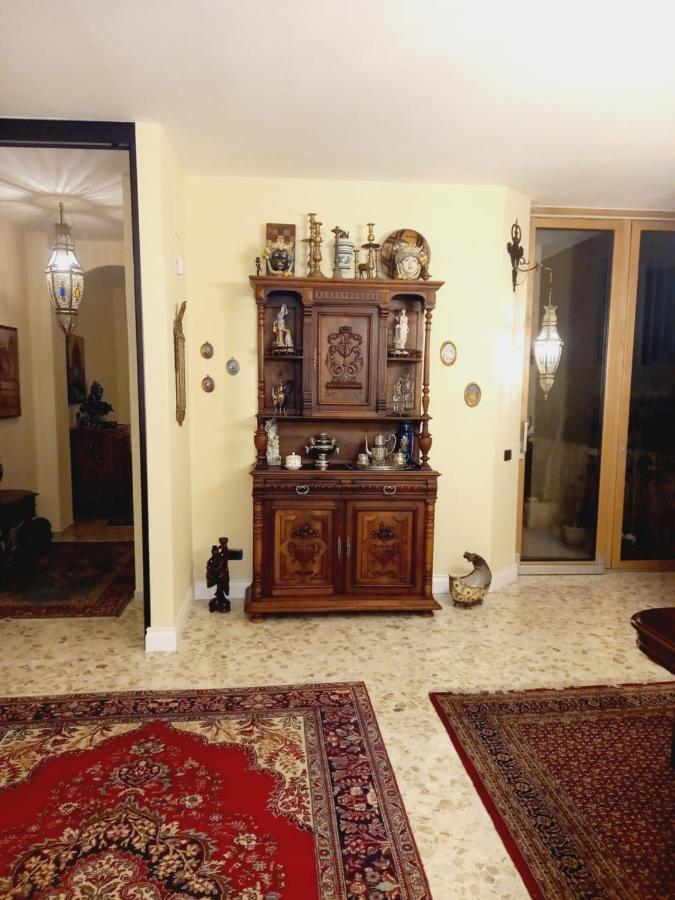 Confortevole Bari Esterno foto
