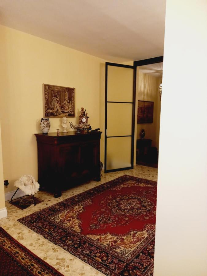 Confortevole Bari Esterno foto