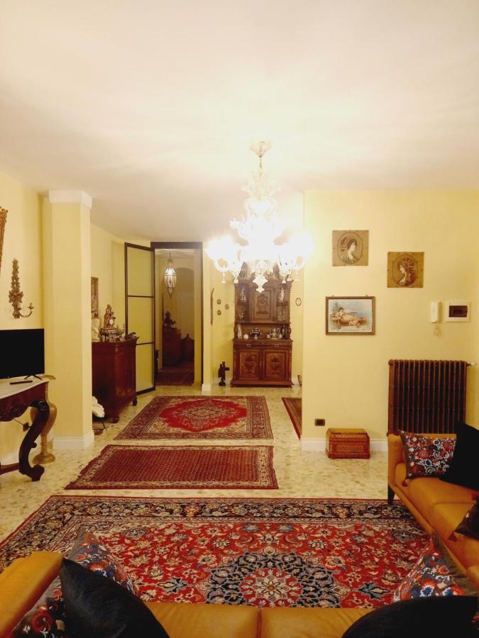 Confortevole Bari Esterno foto